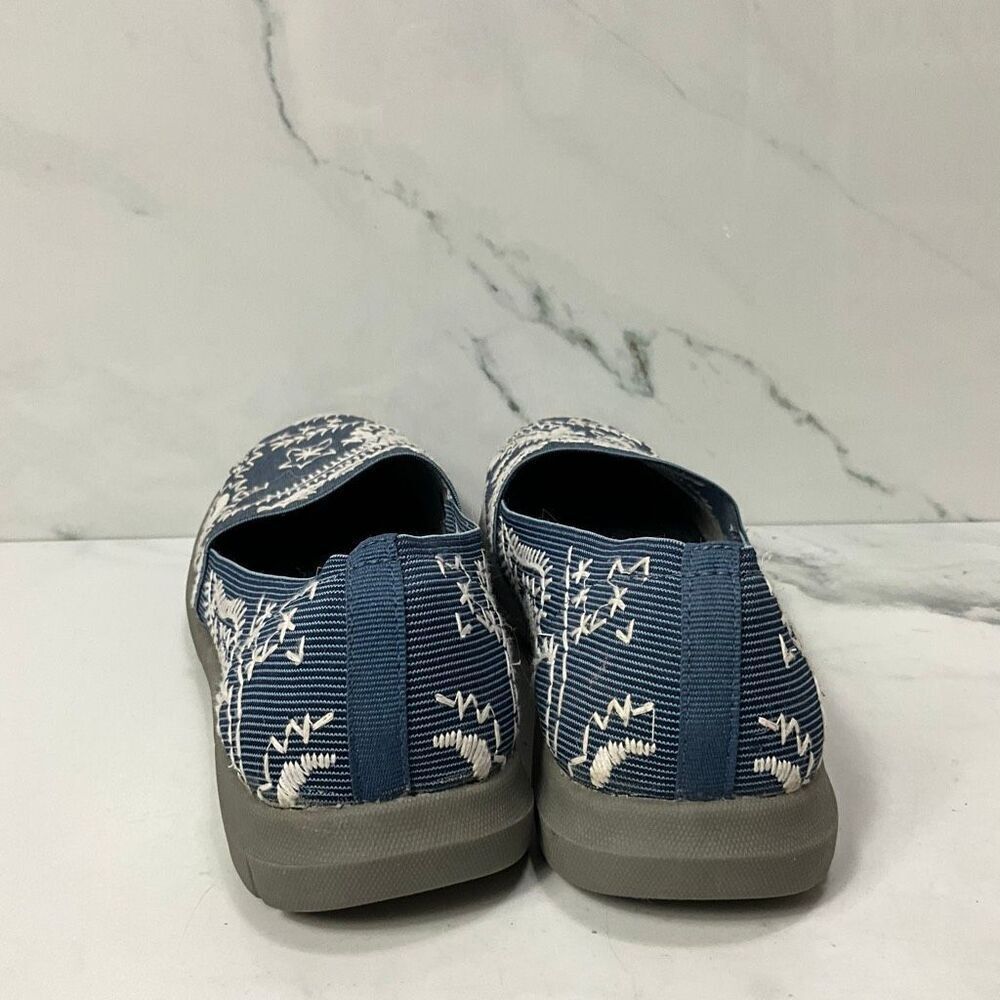 YUU Embroidered Slip on Shoes - Picture 3 of 6